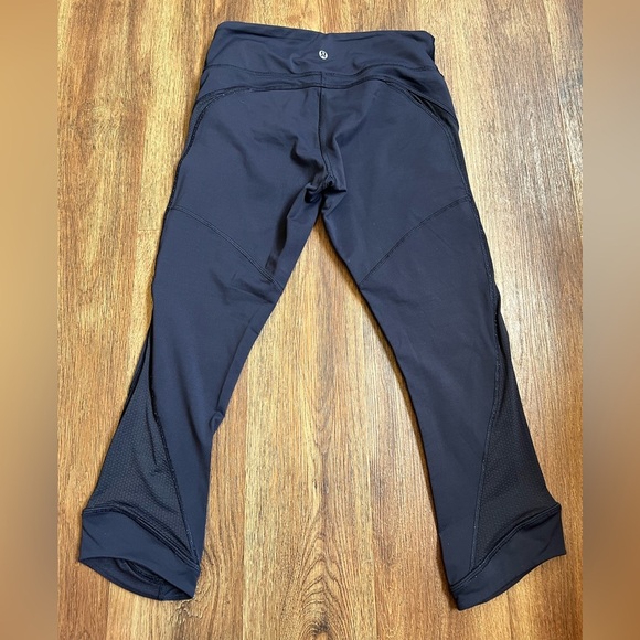 Lululemon Athletica  womens size 6 Capris - Picture 3 of 5